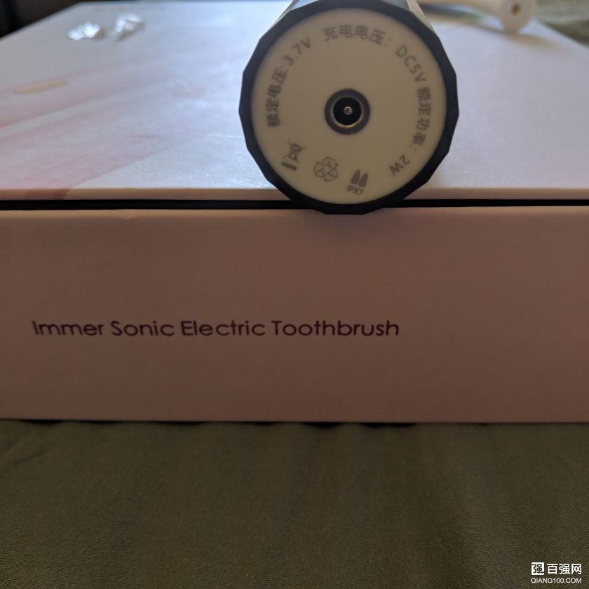 不专业但很用心的人生第一次开箱评测：可做洁面仪的电动牙刷
