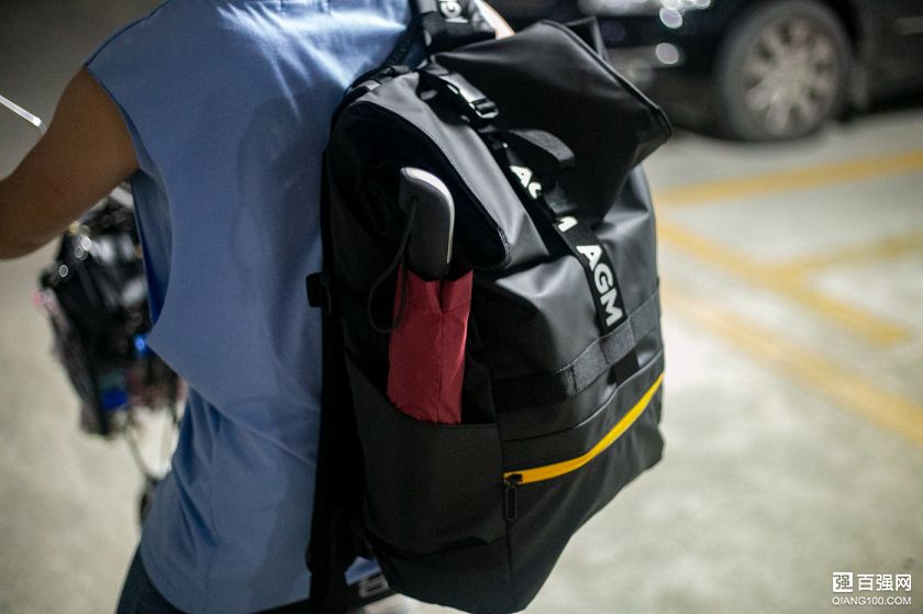 特能“装”随你“变”还防水，旅行摄影背包，AGM黑盾双肩包
