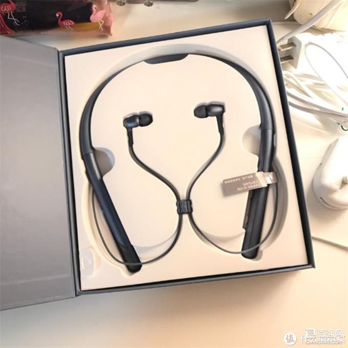 索尼WI-H700蓝牙耳机，一见倾心，佩戴更舒适！