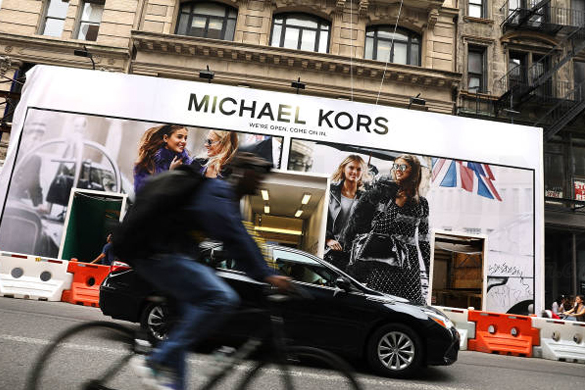 Michael Kors宣布20亿美元收购Versace 范思哲 并更名为Capri