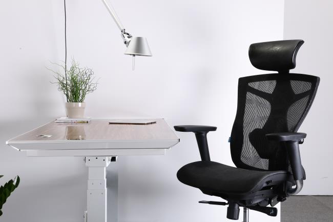 普通电脑椅坐着累 人体工学椅是否值得买？