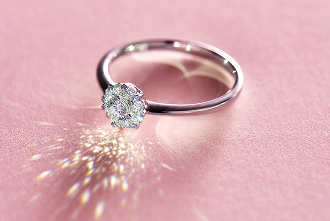 钻石小鸟钻石戒指图片？钻石小鸟钻石戒指值得买吗？