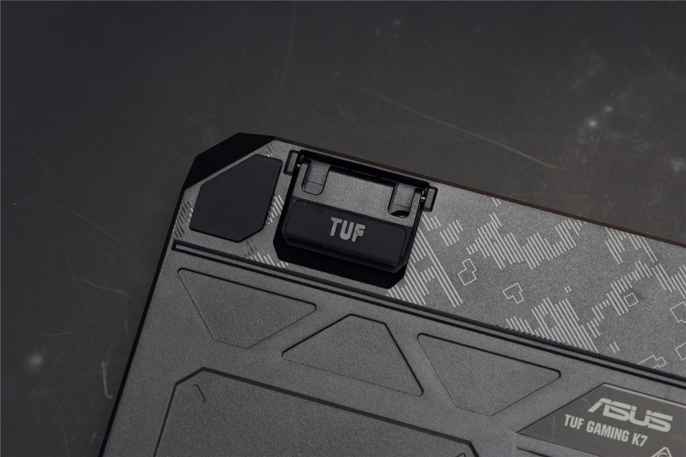可在泥浆里翻滚的特工，华硕TUF GAMING K7光轴电竞键盘评测