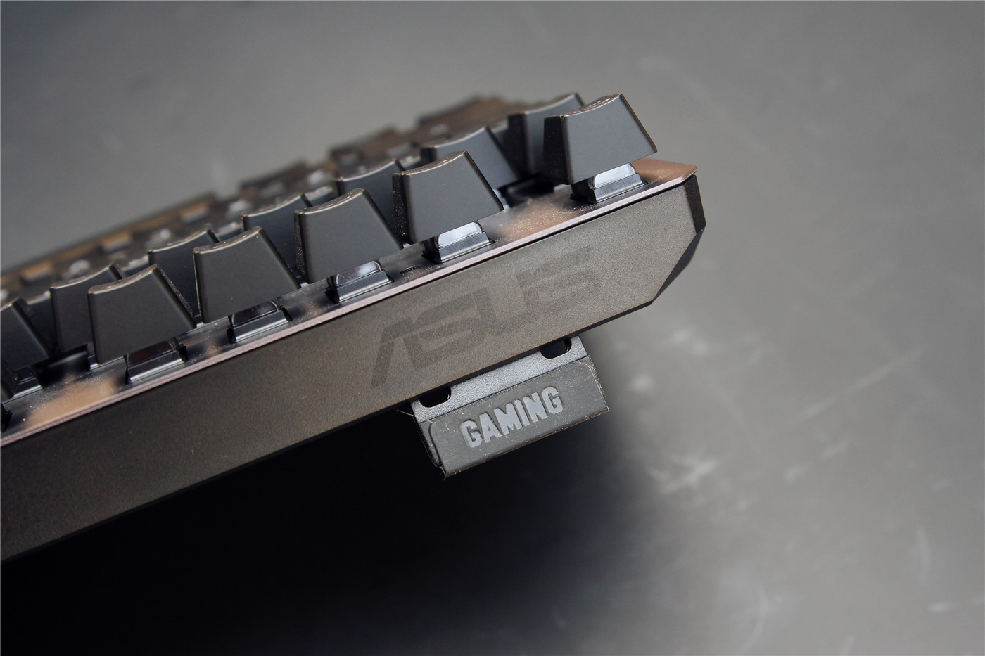 可在泥浆里翻滚的特工，华硕TUF GAMING K7光轴电竞键盘评测